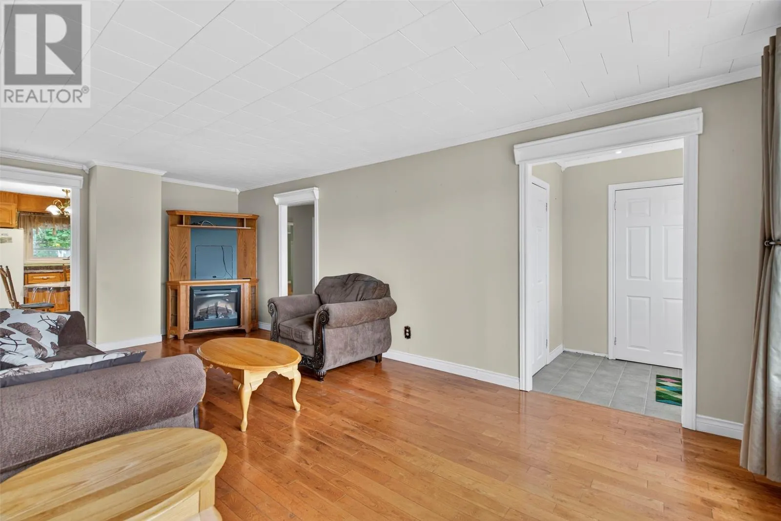 19 Riverside Drive