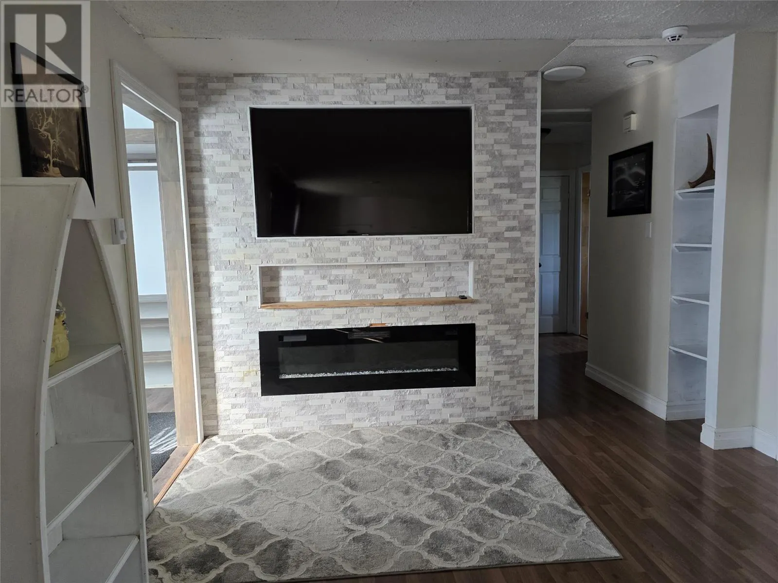 825 Tamarack Drive