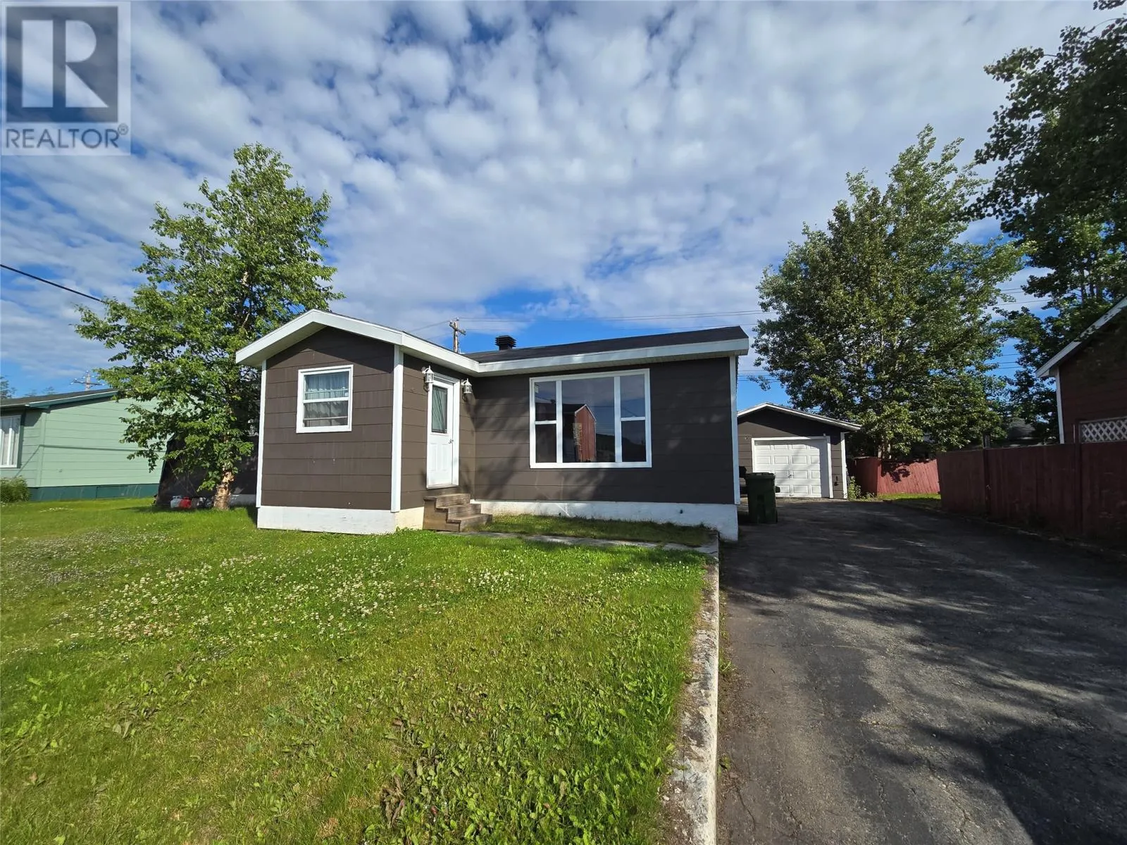 825 Tamarack Drive