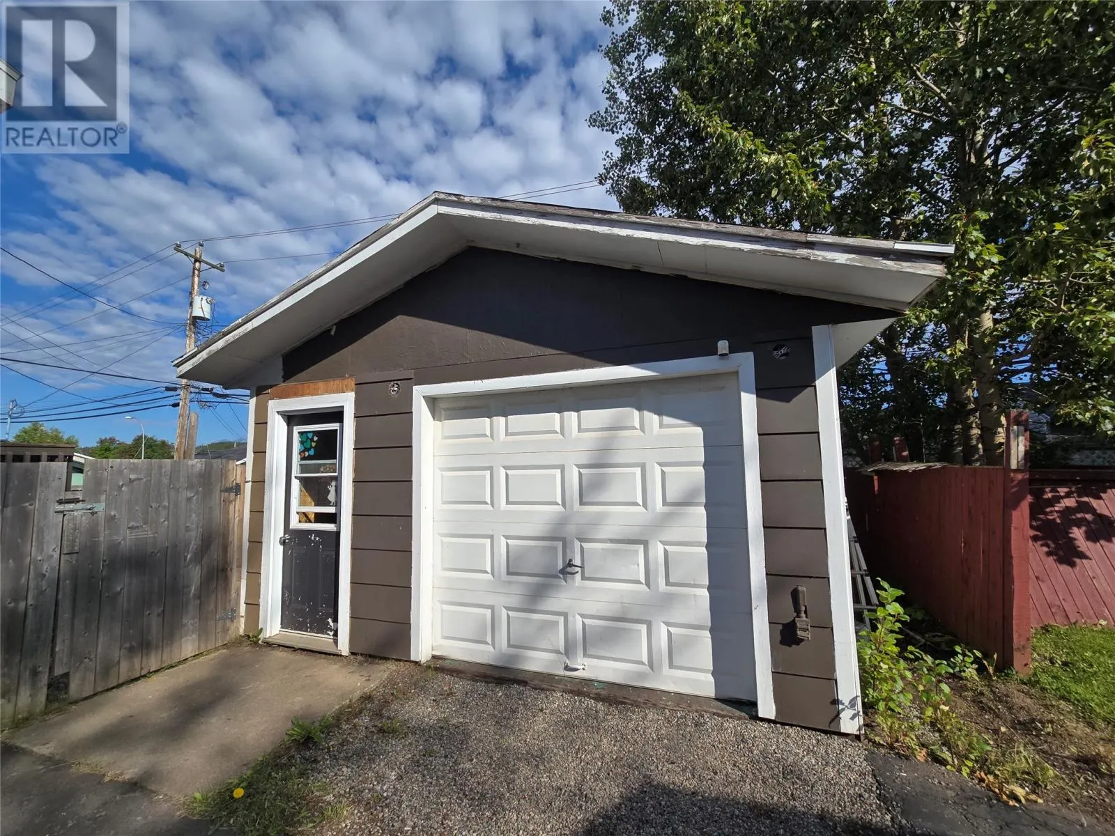 825 Tamarack Drive