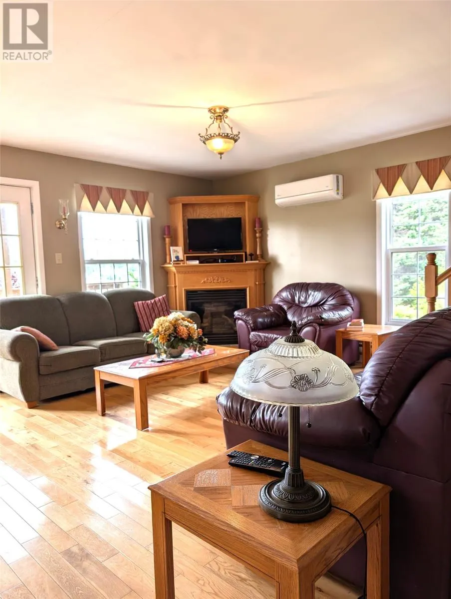 7 Grenfell Drive