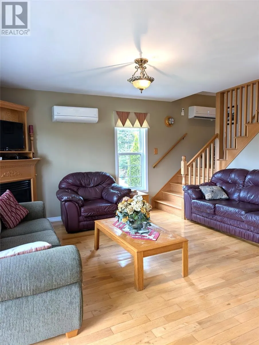 7 Grenfell Drive
