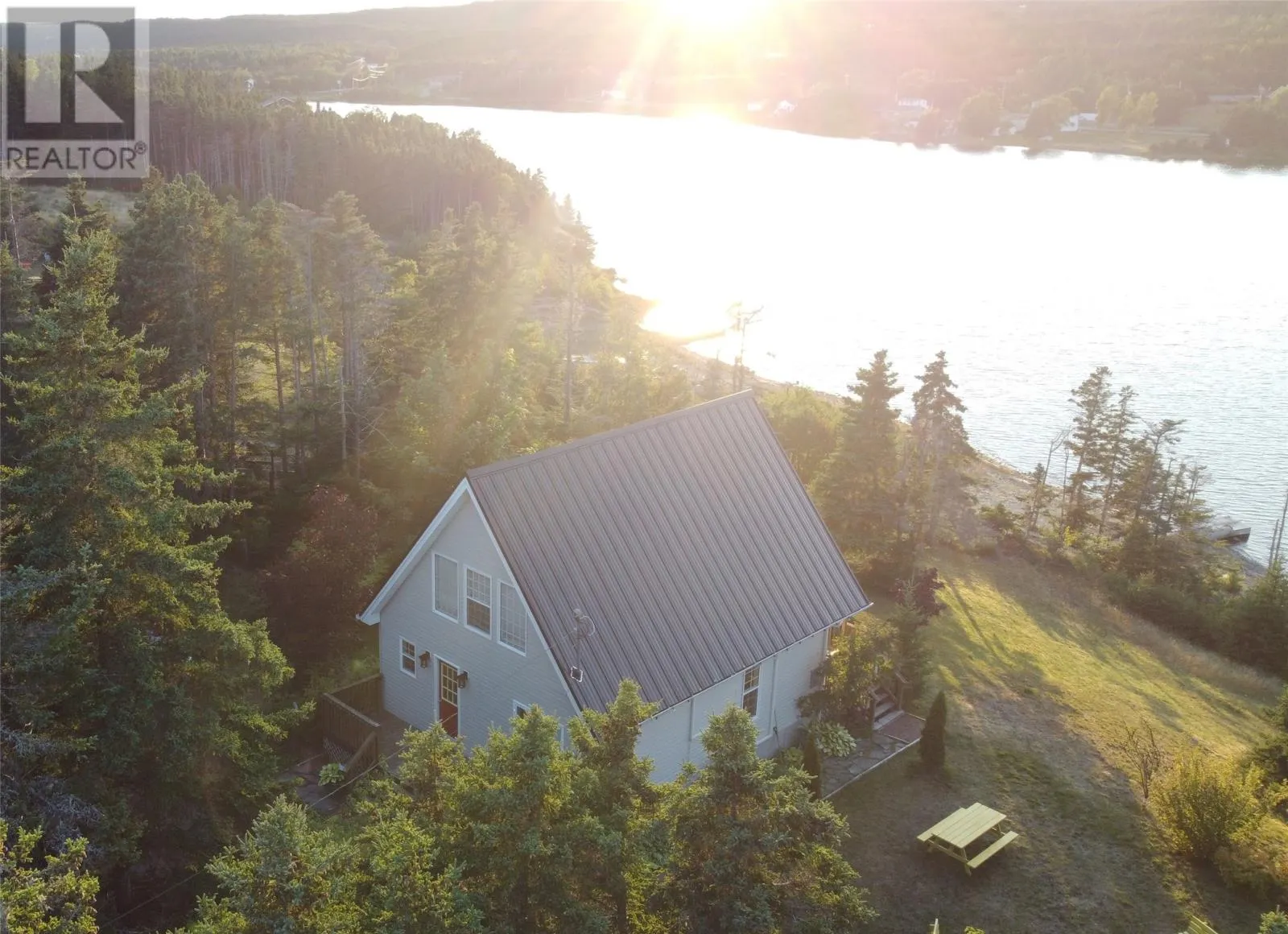 7 Grenfell Drive