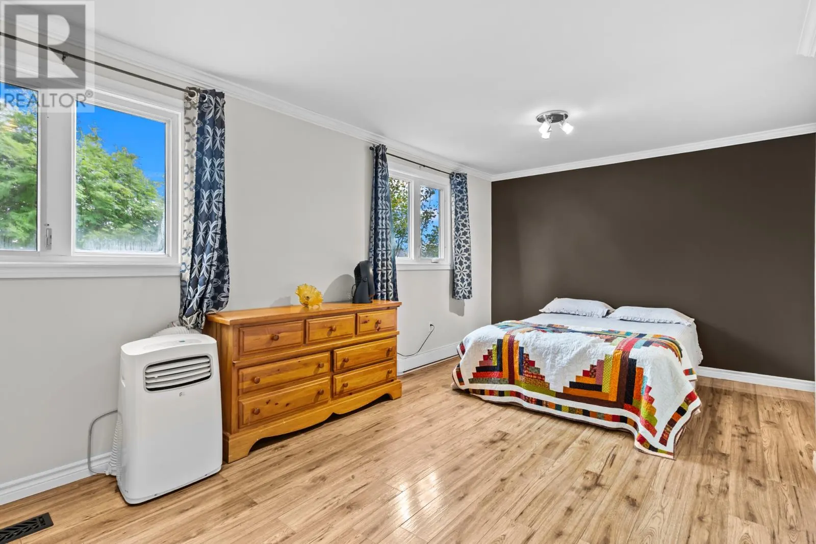 60 Della Drive