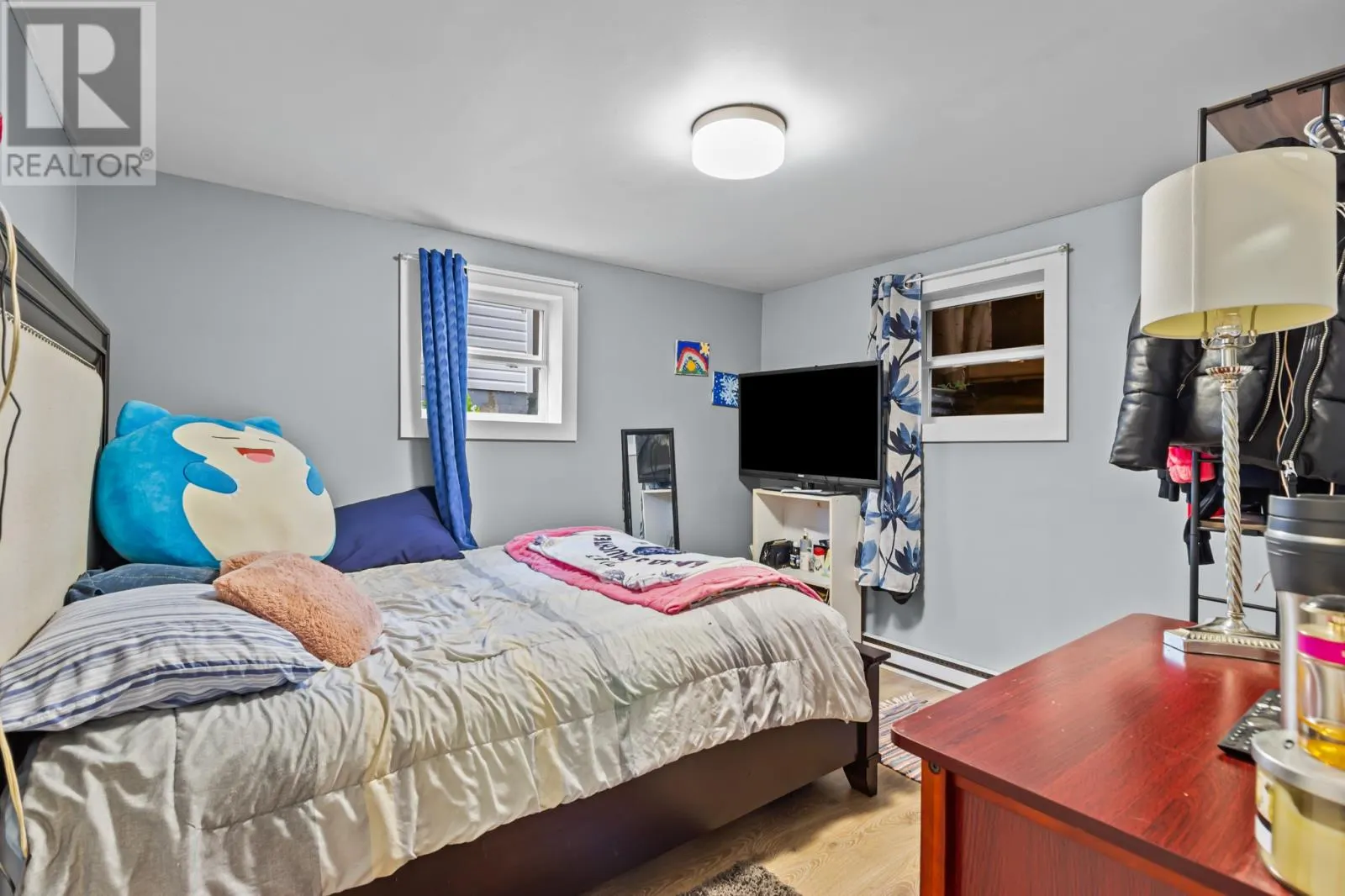 60 Della Drive
