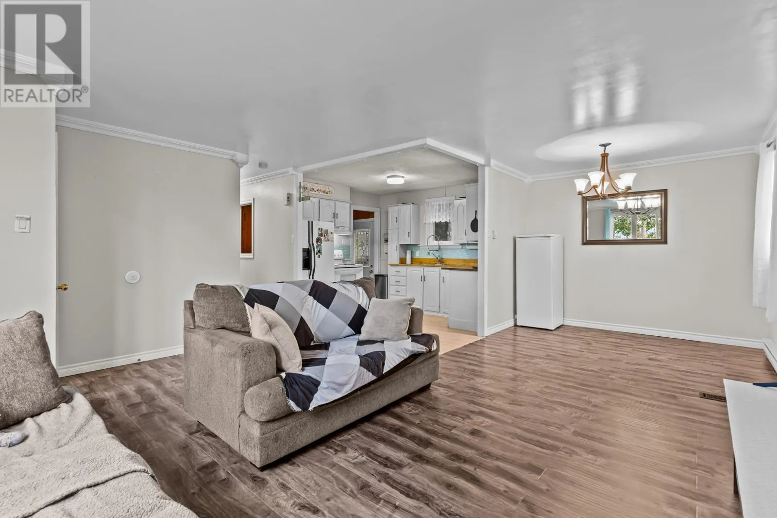 60 Della Drive