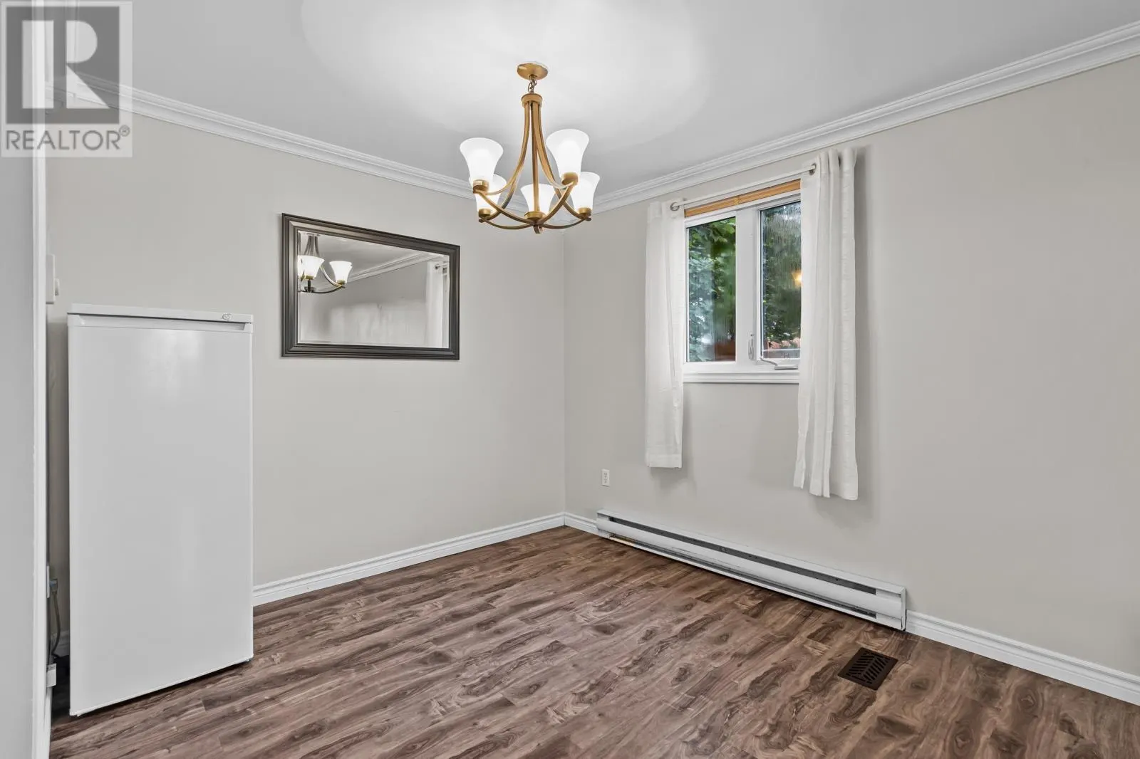 60 Della Drive
