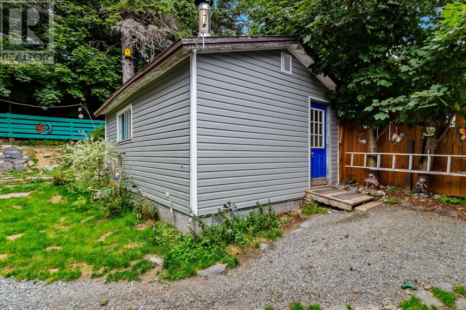 60 Della Drive