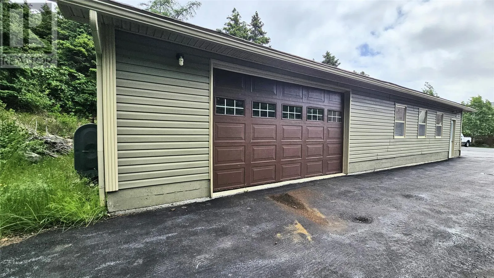 190 North River Road