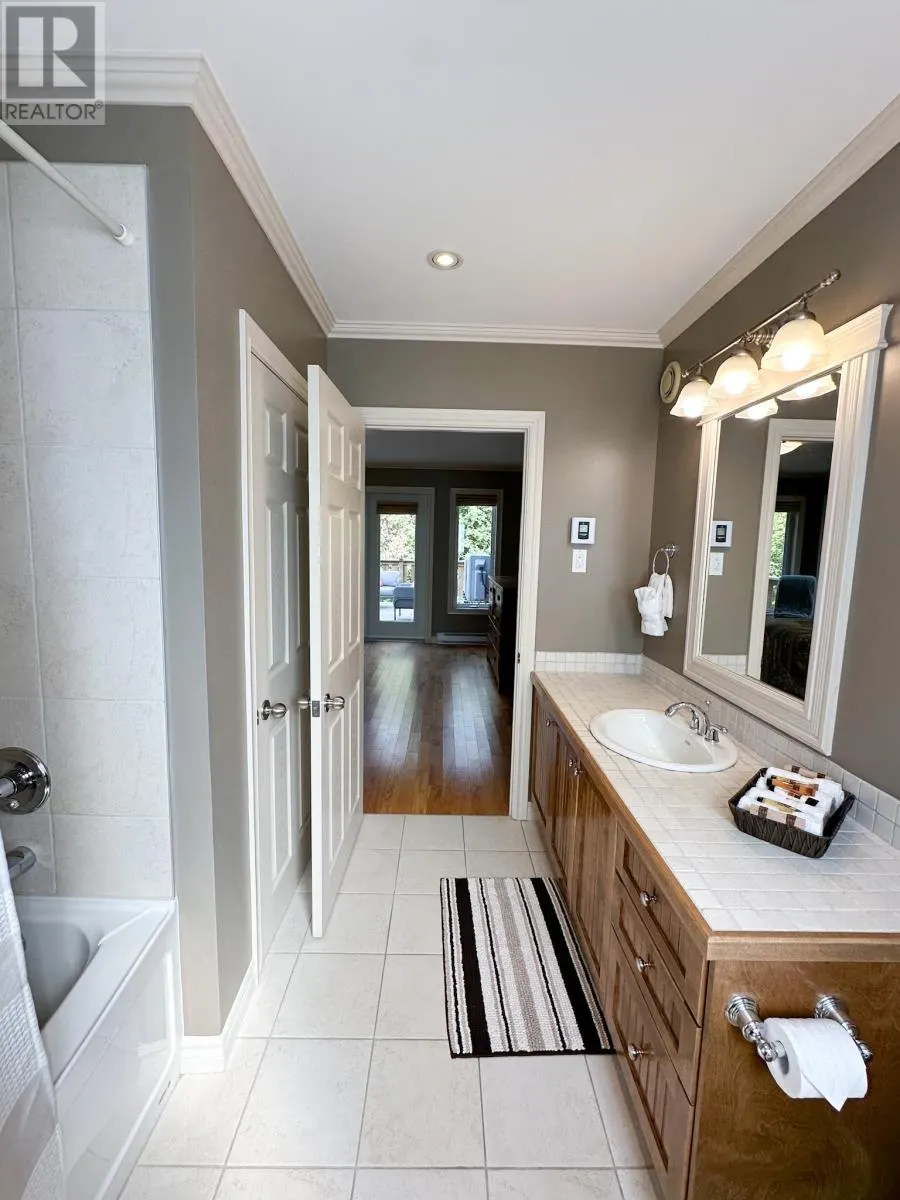 6 Poplar Place