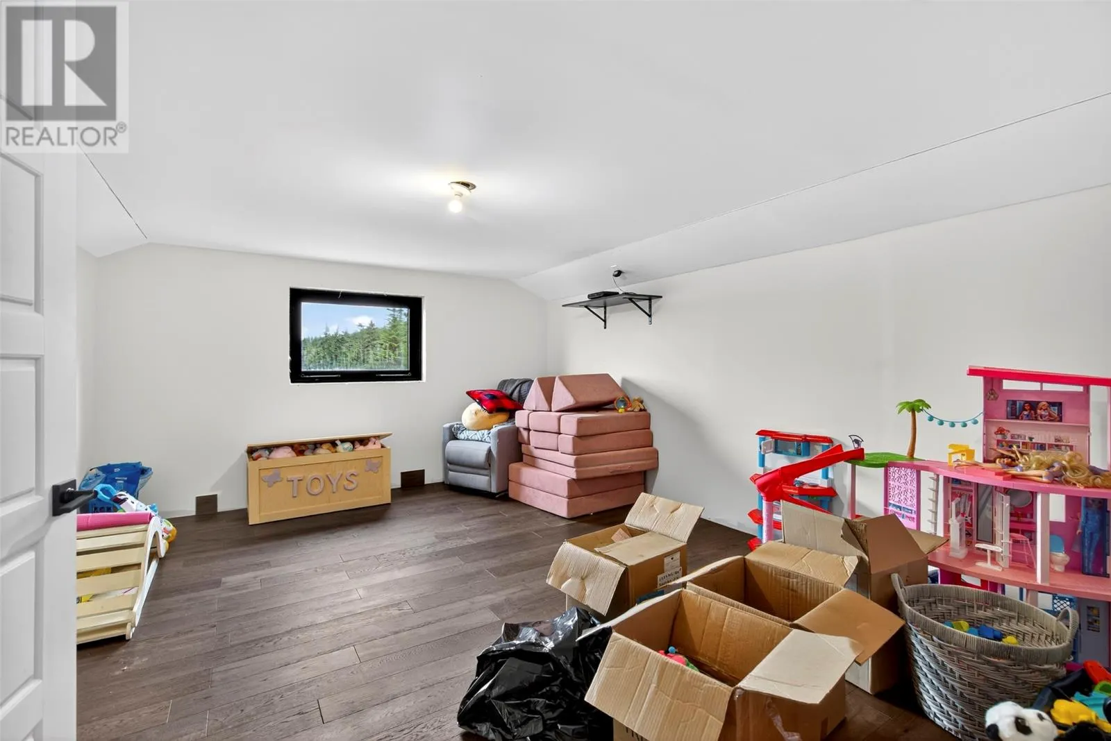 83 Freshwater Road