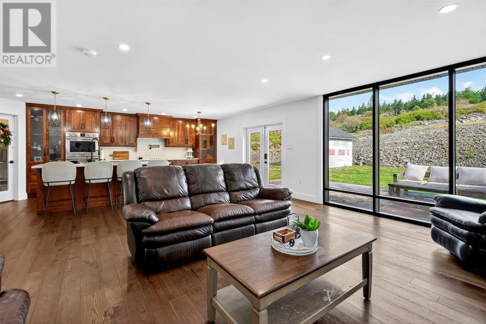 83 Freshwater Road