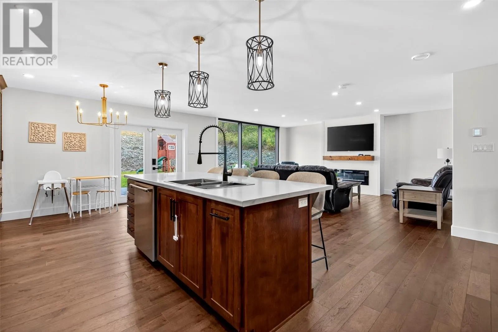 83 Freshwater Road