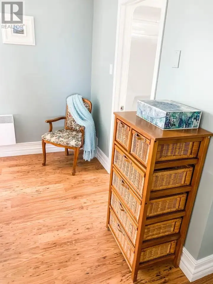 84 Pond Road