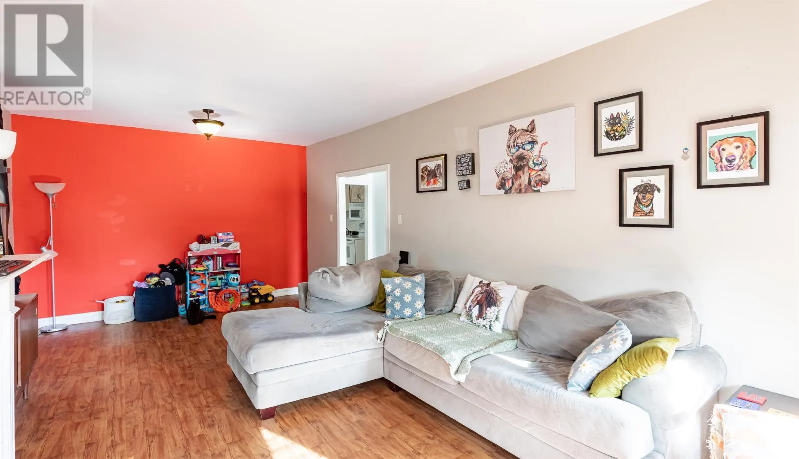 4 LINSCOTT Street
