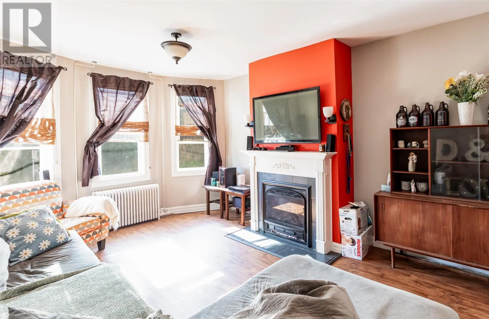 4 LINSCOTT Street