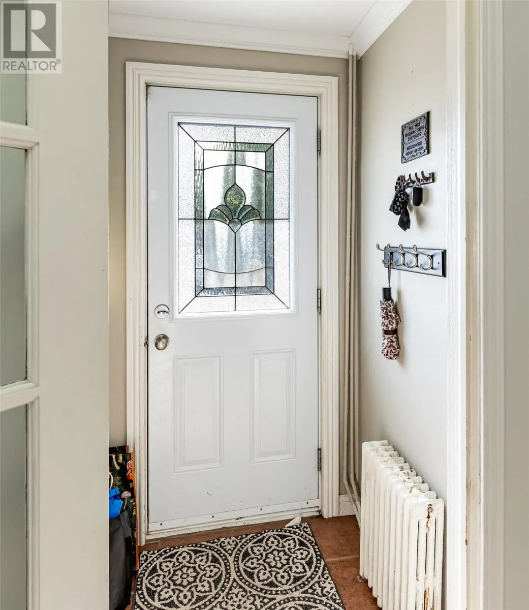 4 LINSCOTT Street