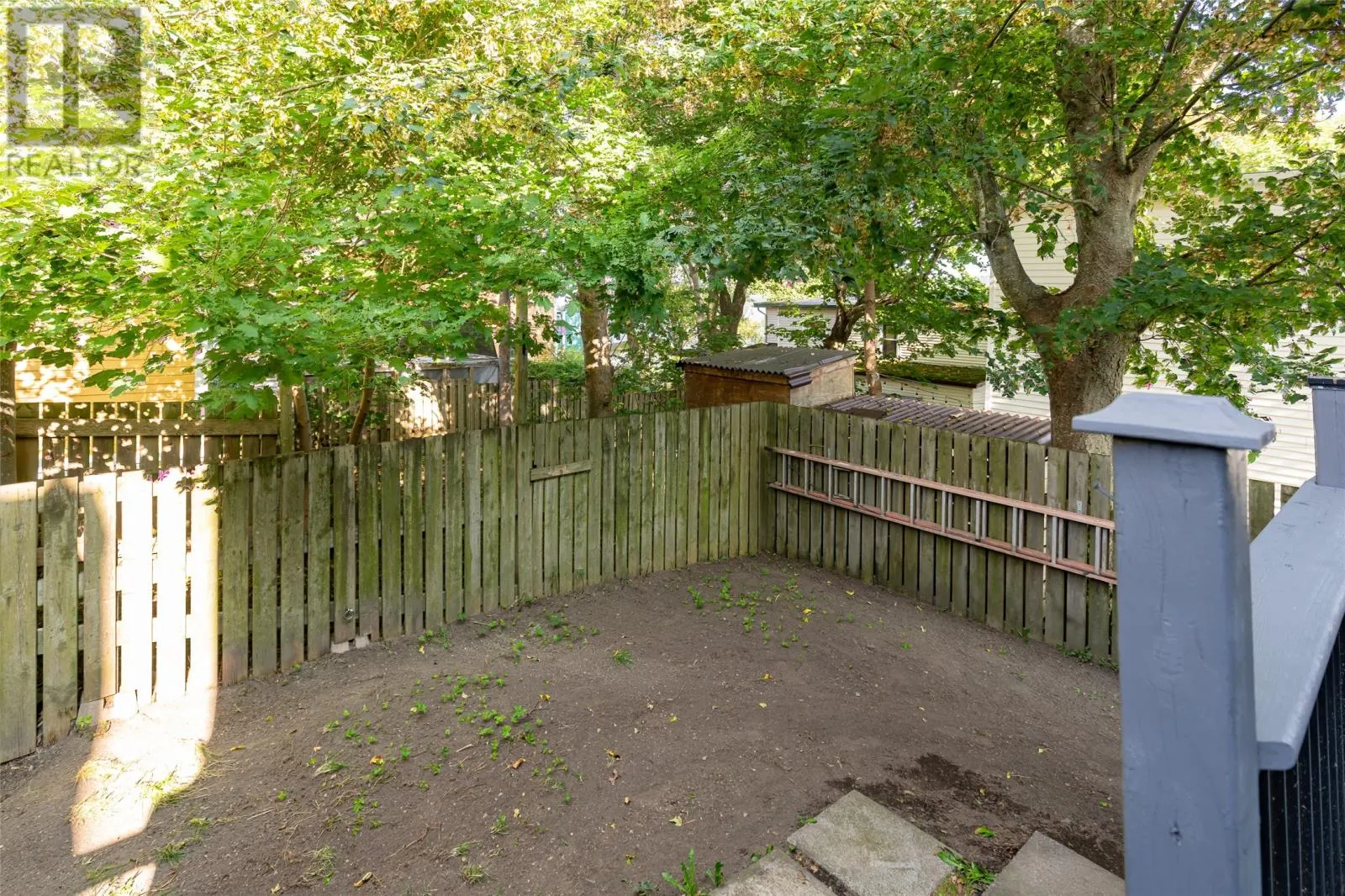 4 LINSCOTT Street