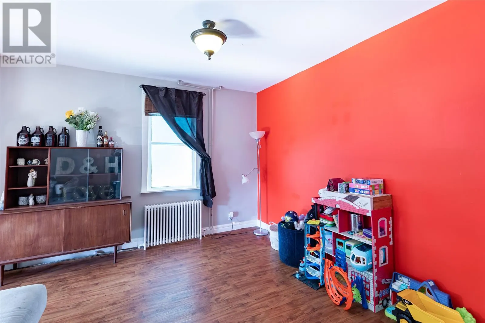 4 LINSCOTT Street