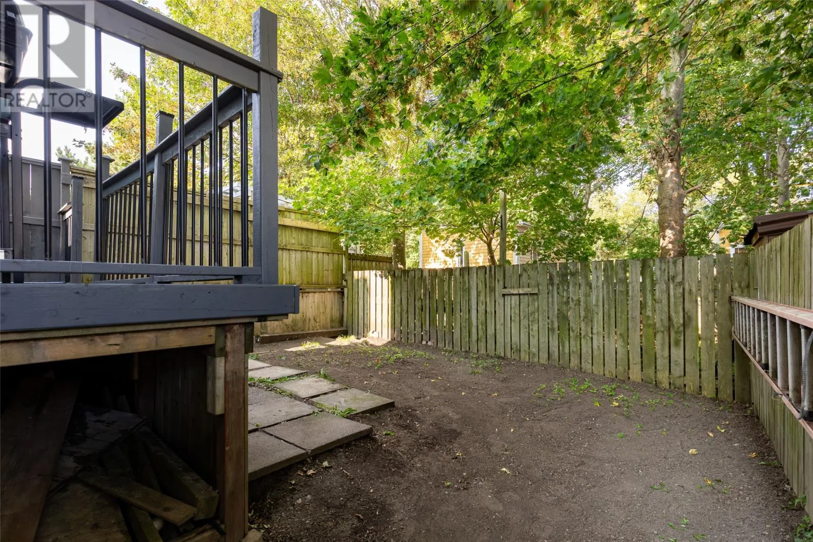4 LINSCOTT Street