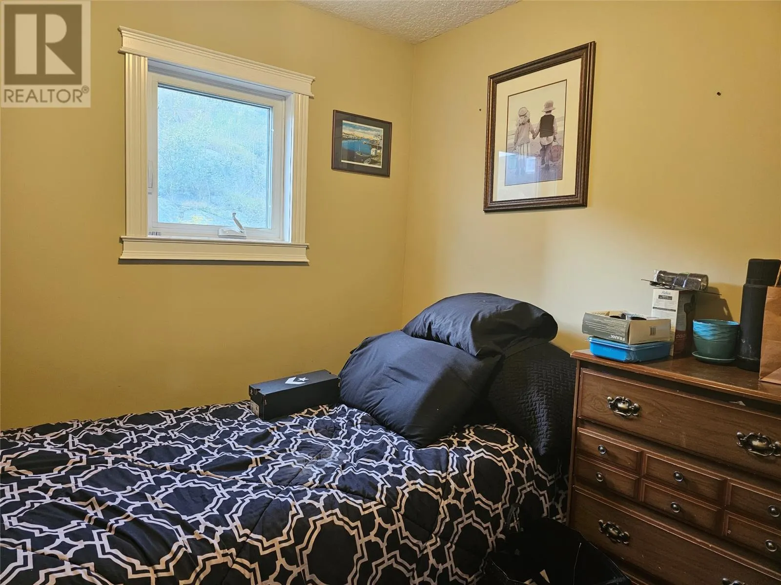 6 Currie Avenue