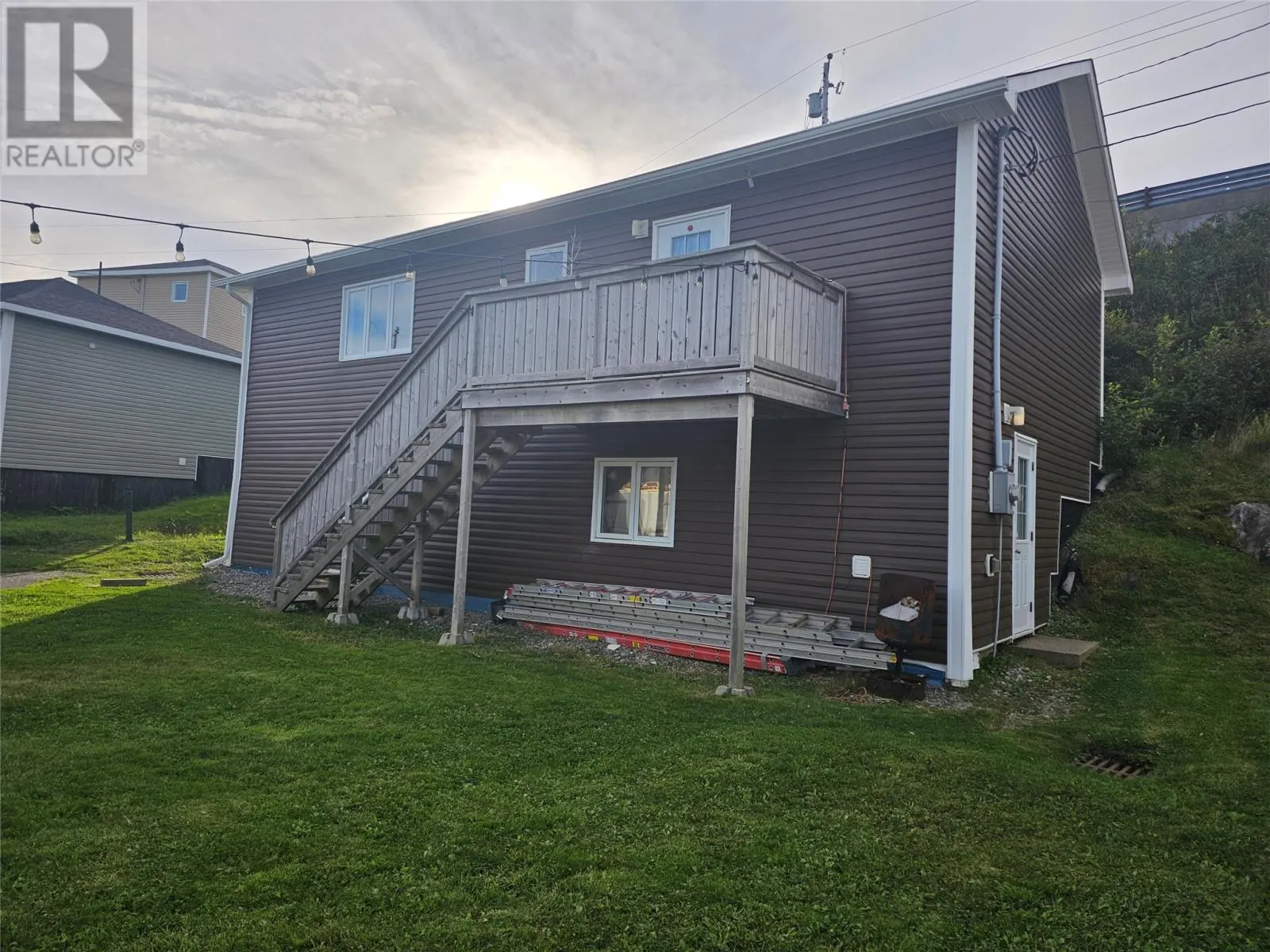 6 Currie Avenue