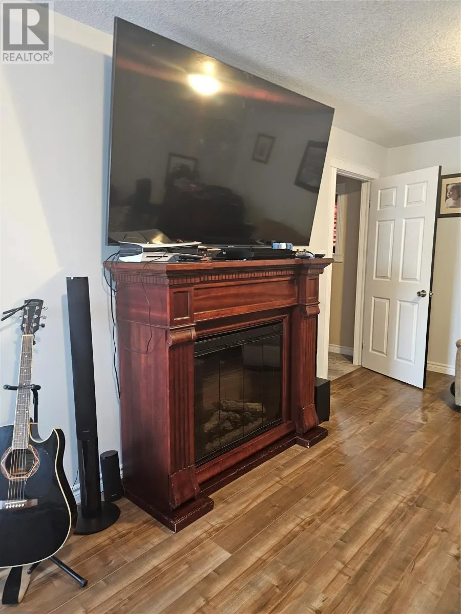 6 Currie Avenue