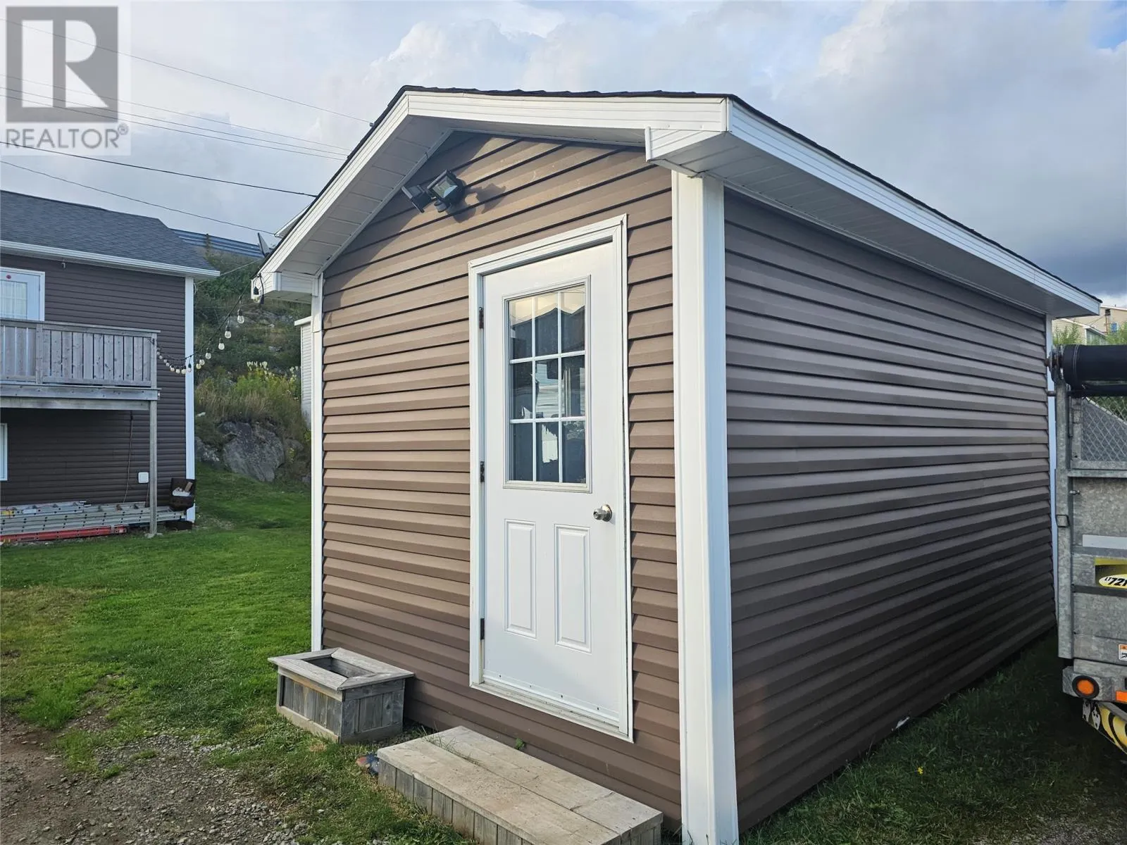 6 Currie Avenue