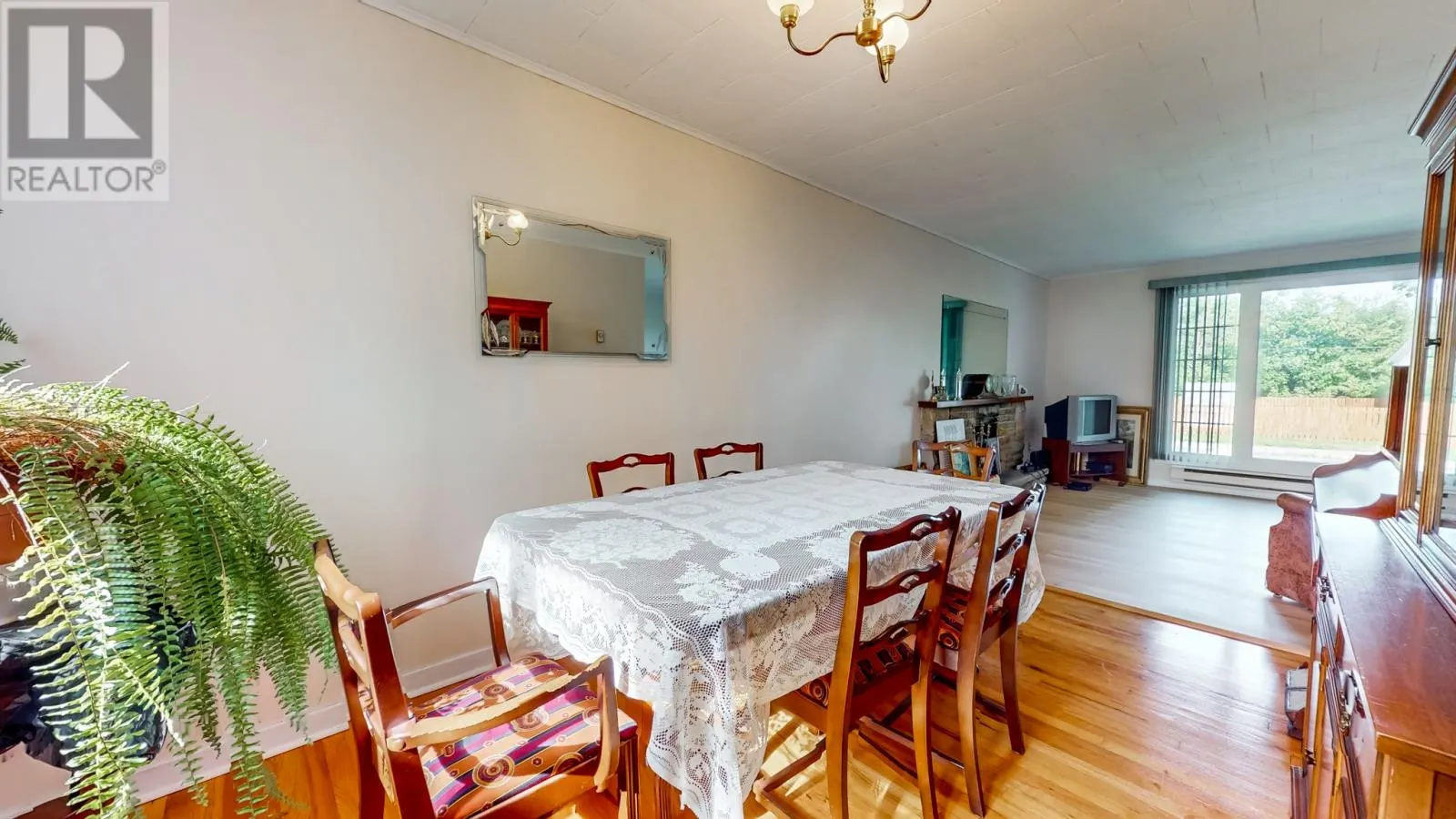 10 Holbrook Avenue