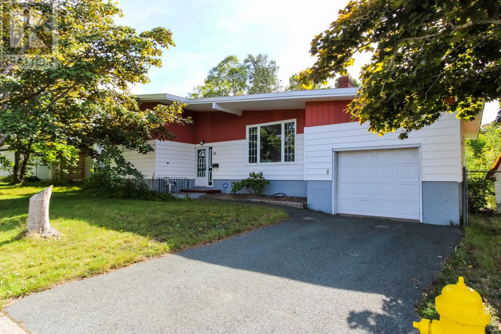 10 Holbrook Avenue