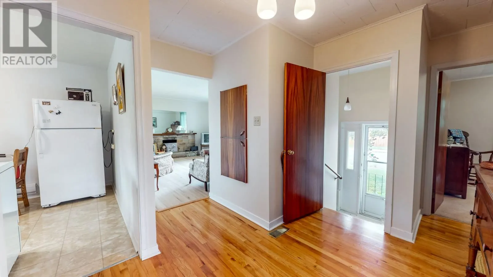10 Holbrook Avenue