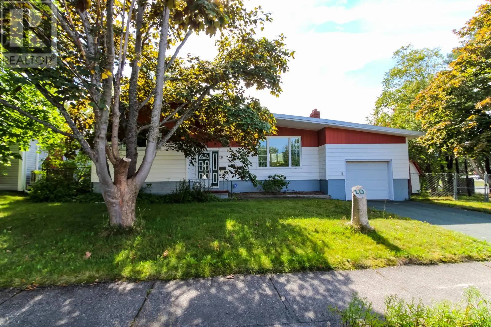 10 Holbrook Avenue
