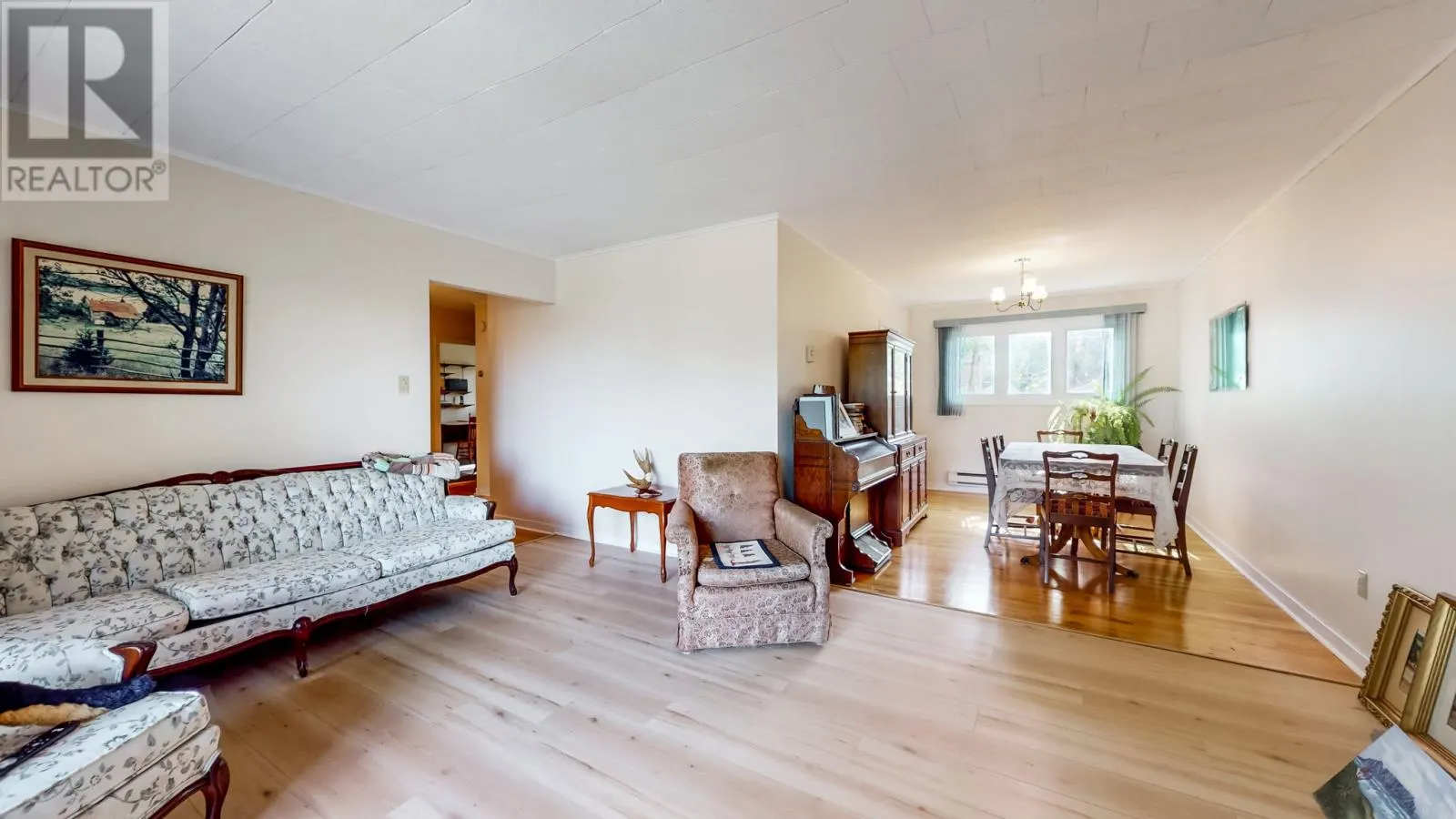 10 Holbrook Avenue