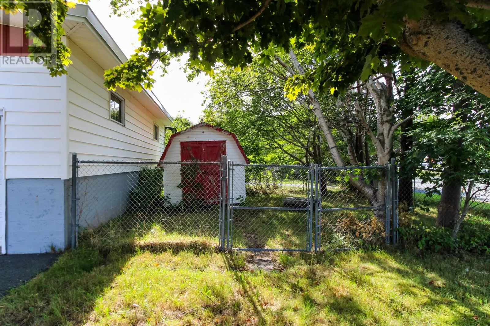 10 Holbrook Avenue