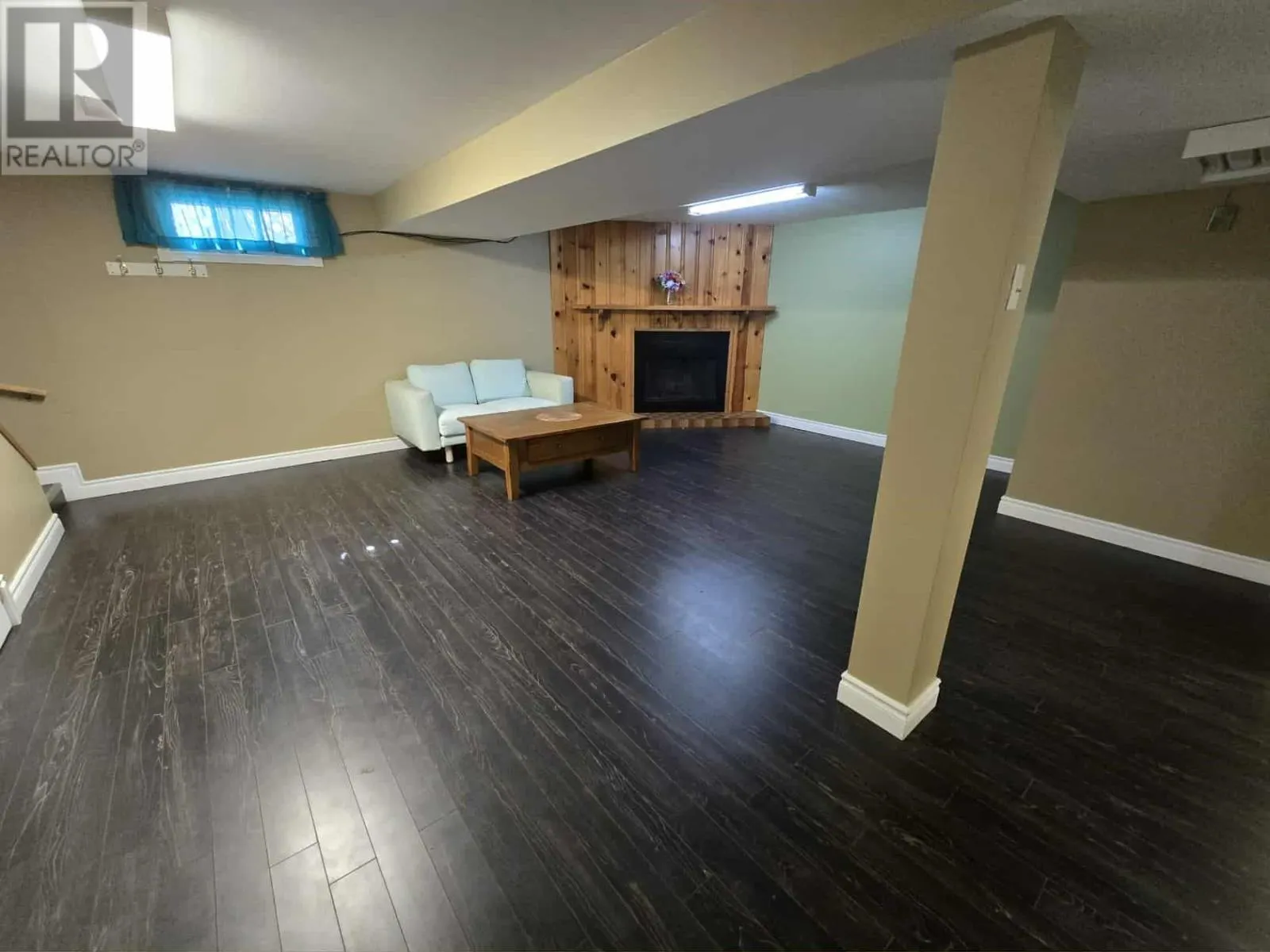 618 Lakeside Drive