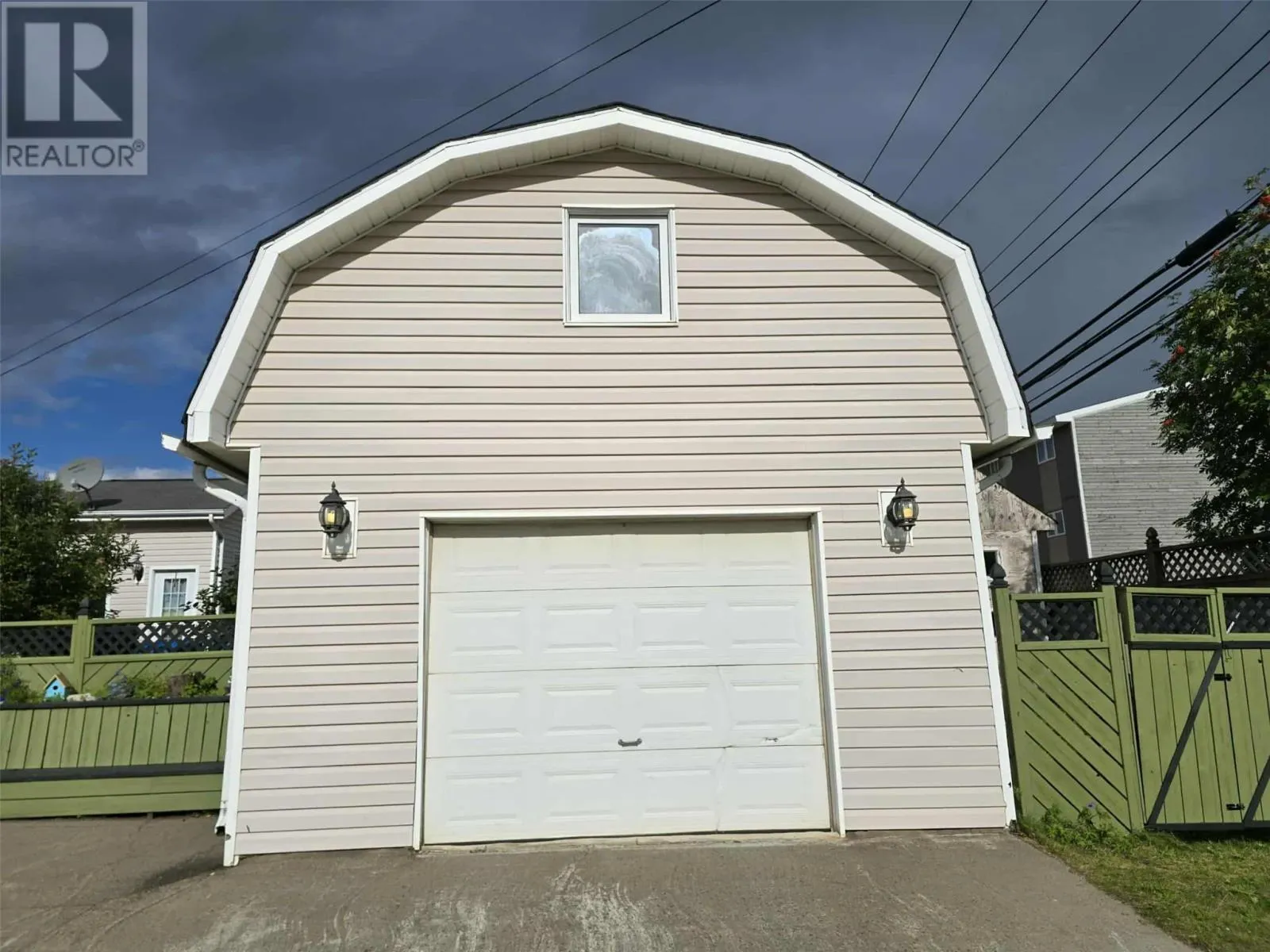 618 Lakeside Drive