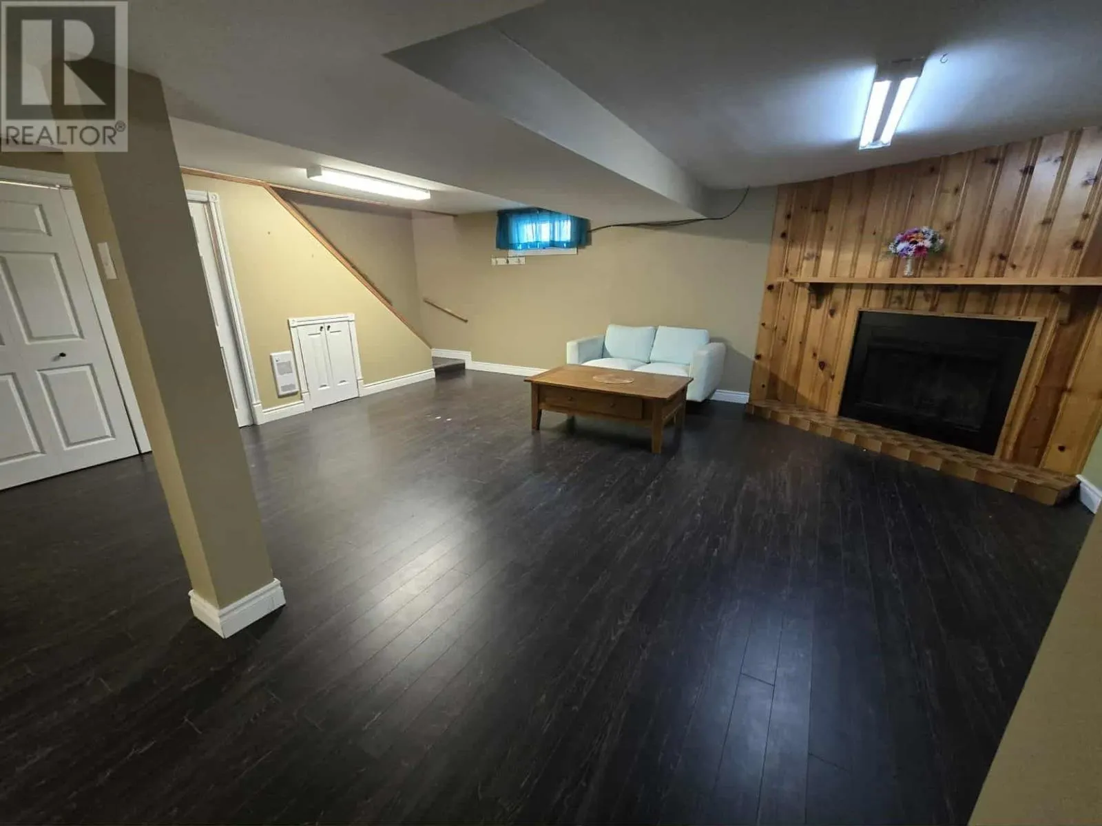 618 Lakeside Drive