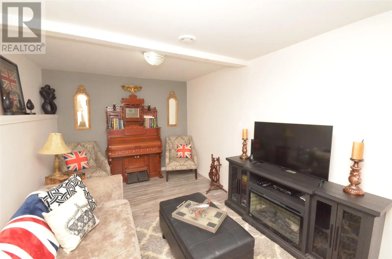 57 CHAMBERLAINS Road