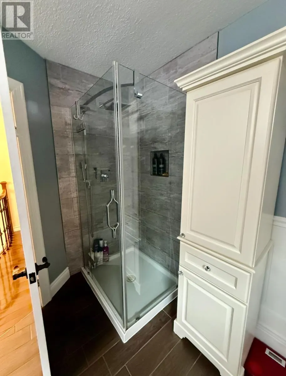 8 - 10 Riverview Place