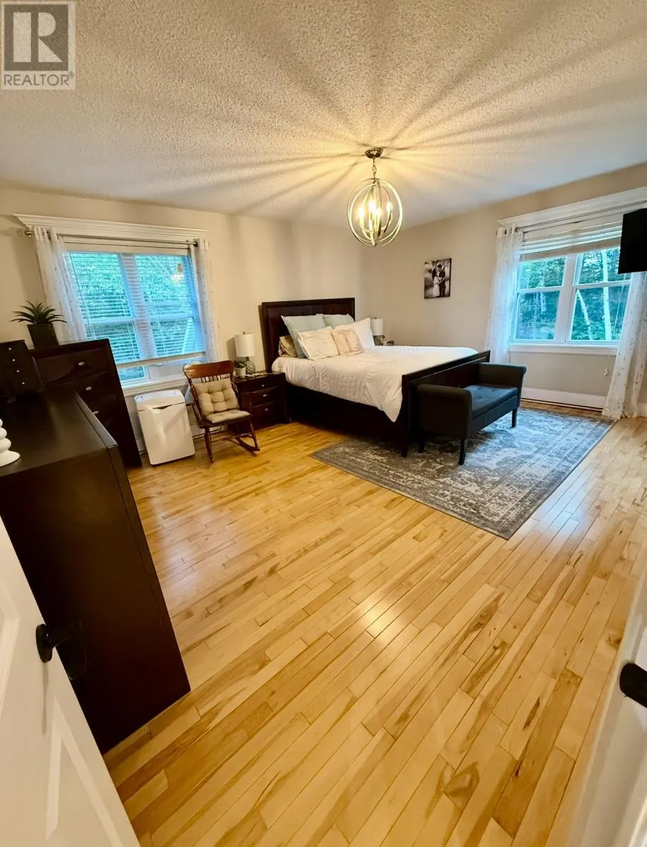 8 - 10 Riverview Place