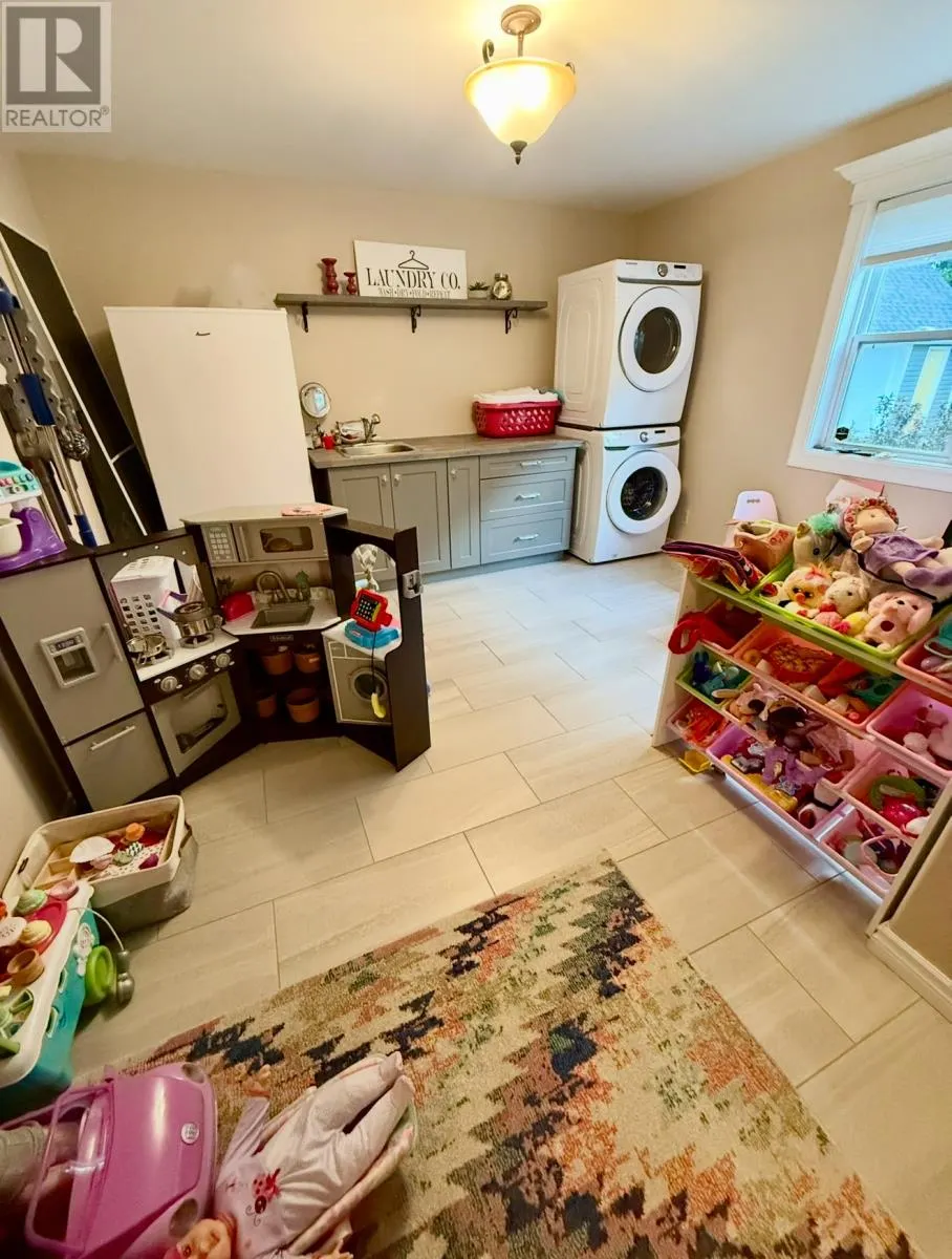 8 - 10 Riverview Place
