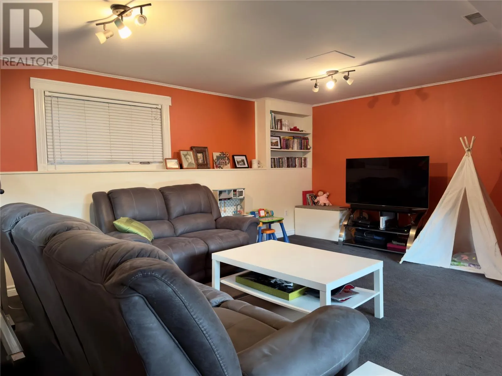 22 Tamarack Avenue