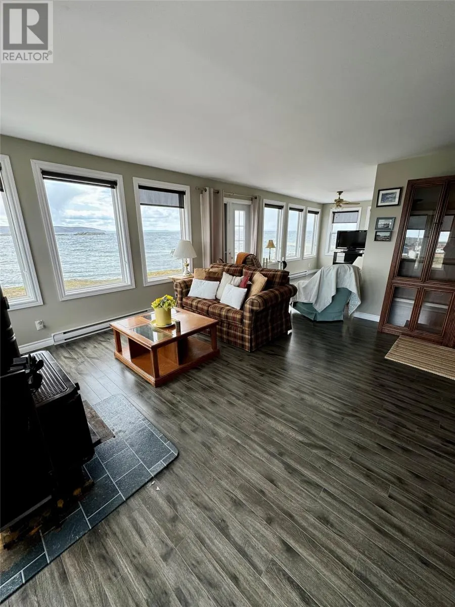 122-124 Red Point Road