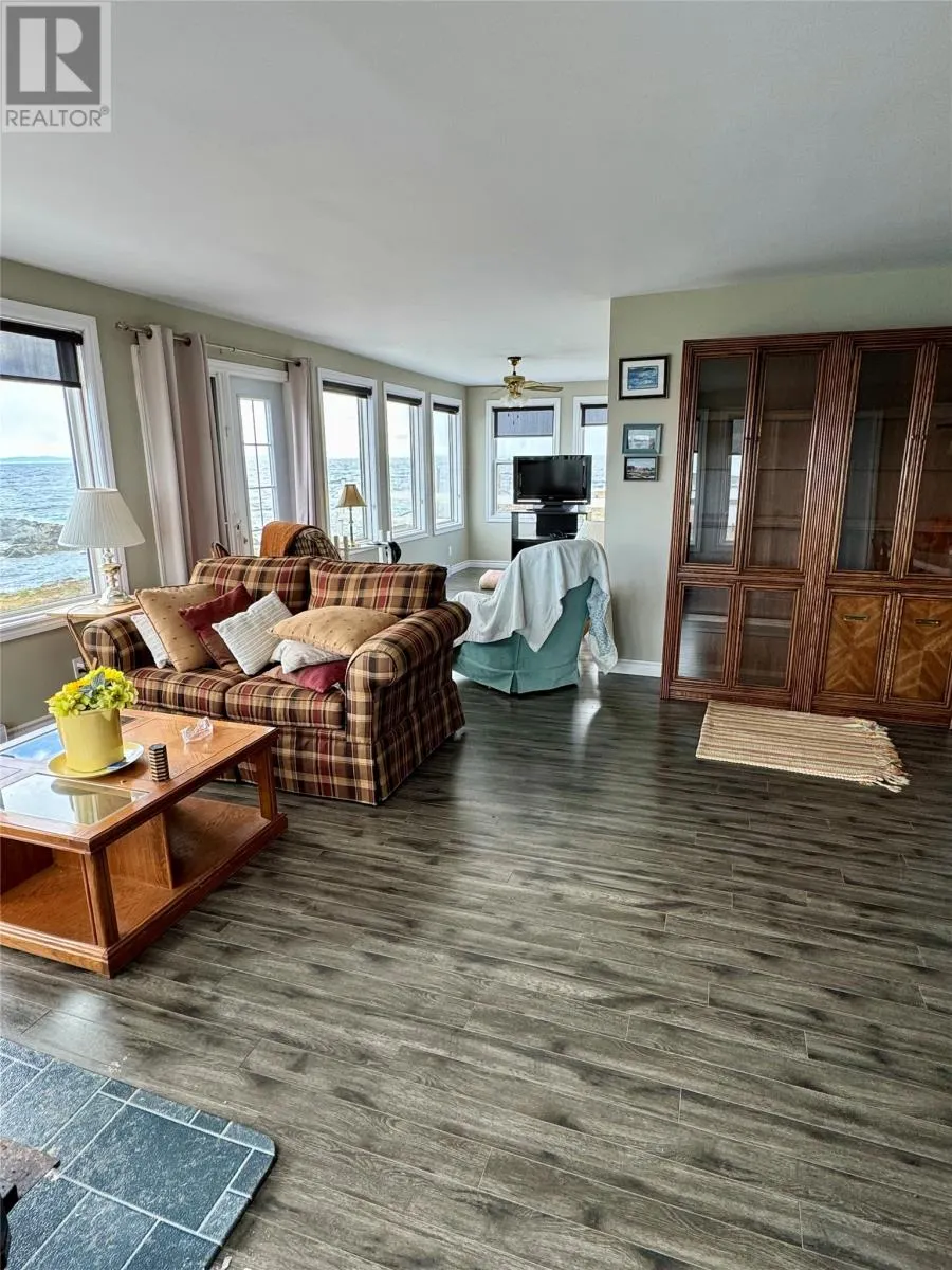 122-124 Red Point Road