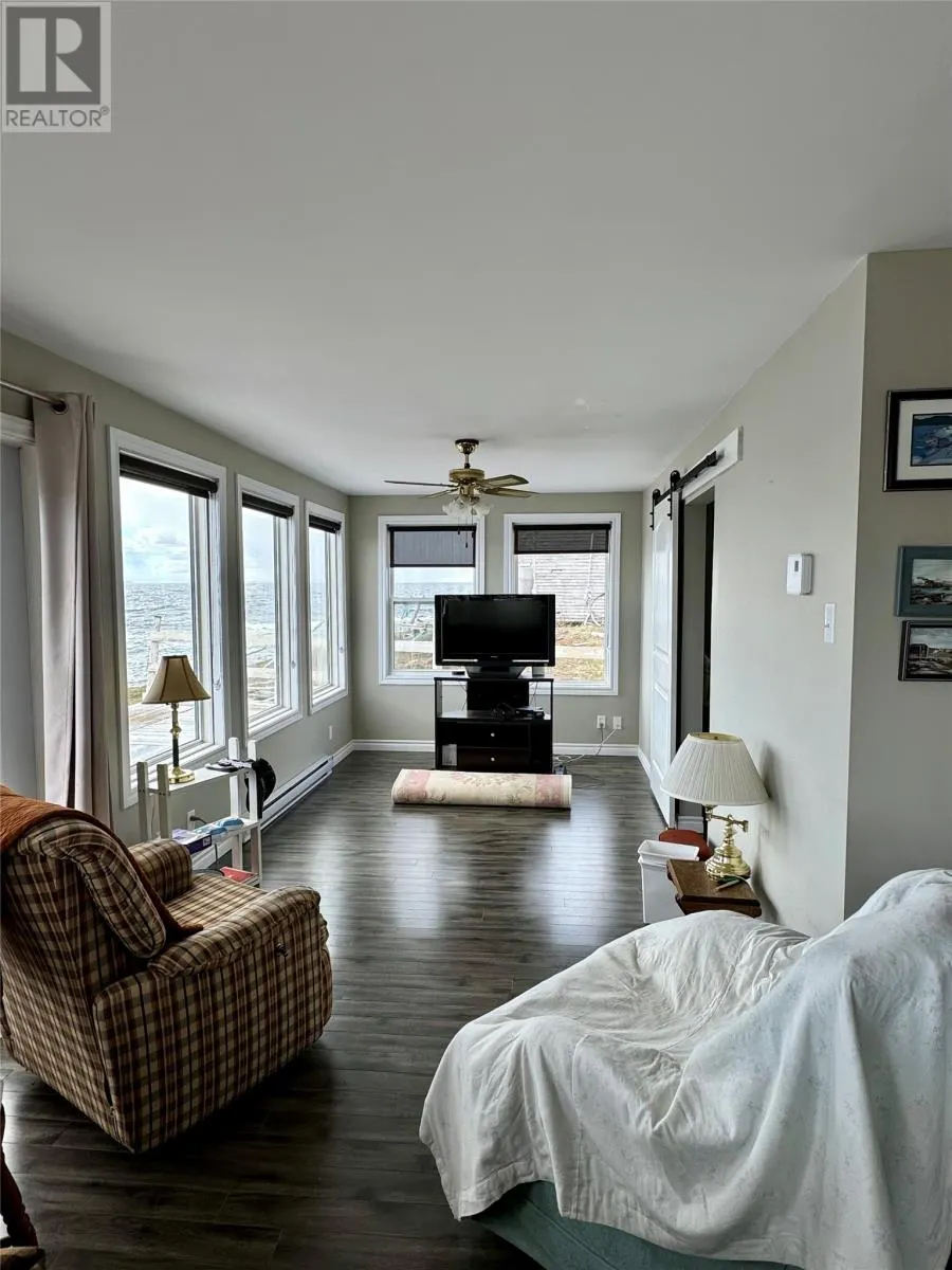 122-124 Red Point Road