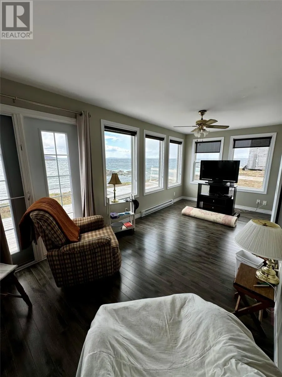 122-124 Red Point Road