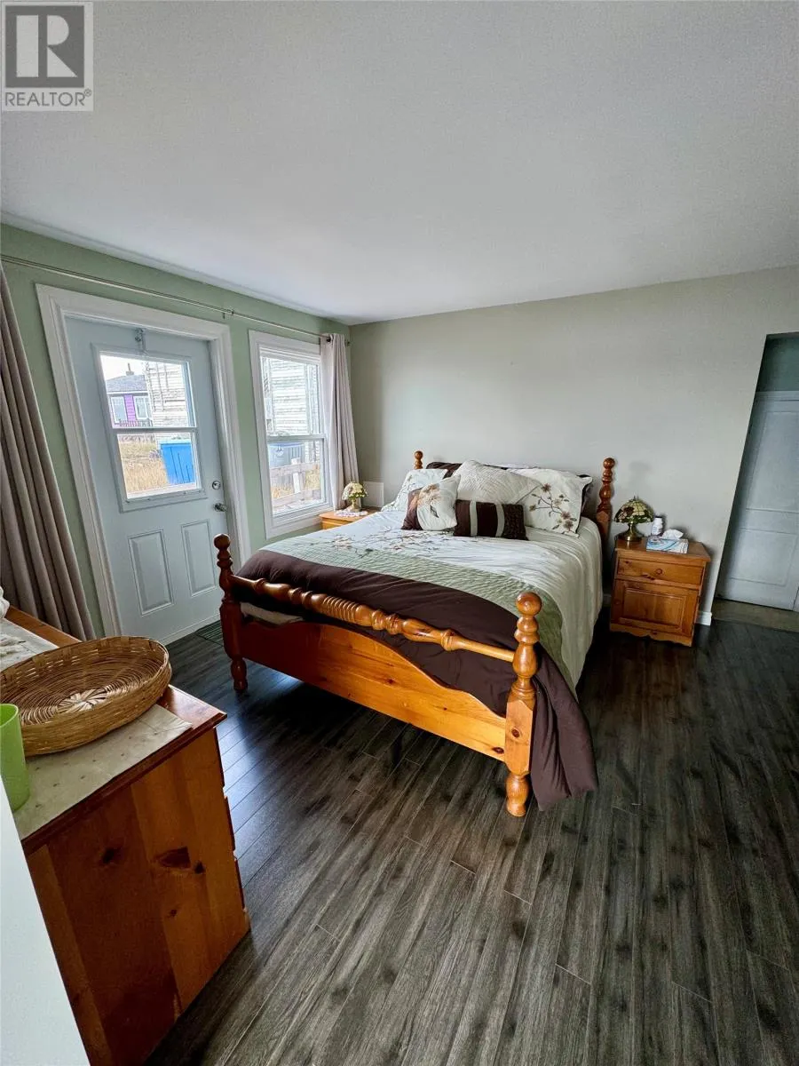 122-124 Red Point Road