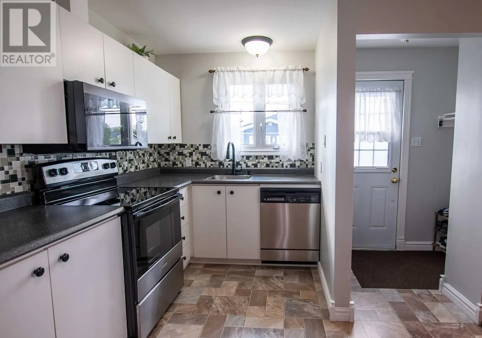 717 Tamarack Drive