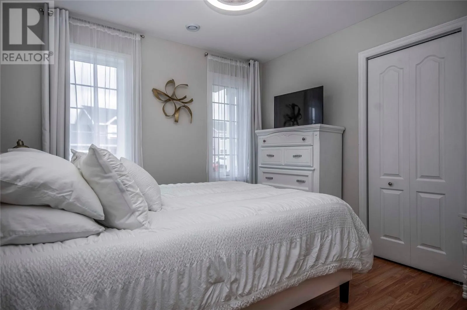 11 Parkview Crescent