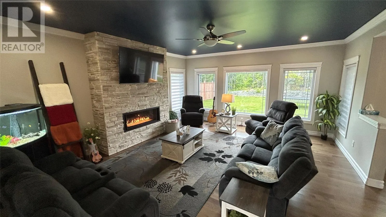 13 - 15 Simon Drive
